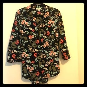 Like New! 3/4 Sleeve Floral Black Top